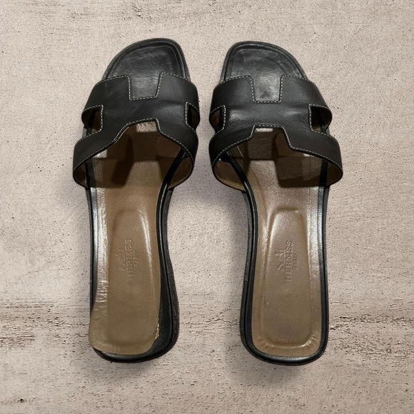 Hermes Oran Black Leather Slide Sandals - Picture 3 of 7